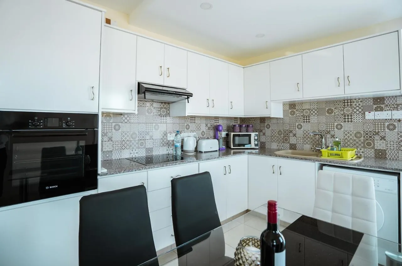 Tsolias Apartments Πρωταράς